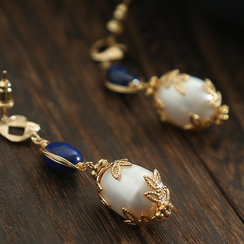 Graceful and Fashionable Hanging Pearl Earrings